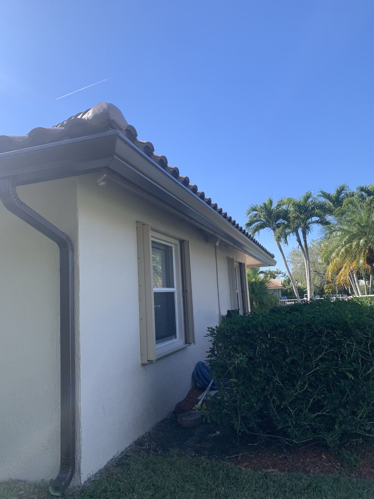 Seamless gutter and downspout on a tile-roof home in South Florida