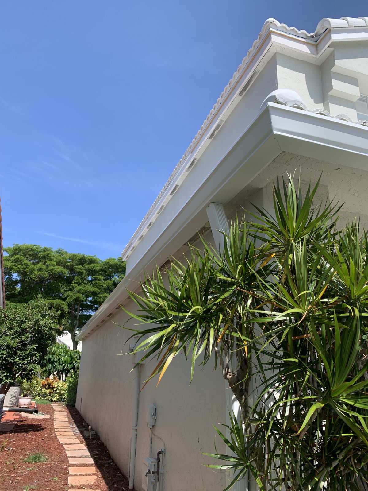 Seamless gutters on a home in Miramar, FL